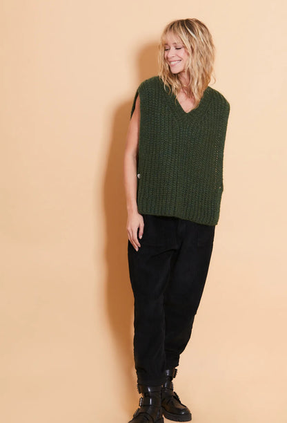 Sleeveless kaki Knit with open sides